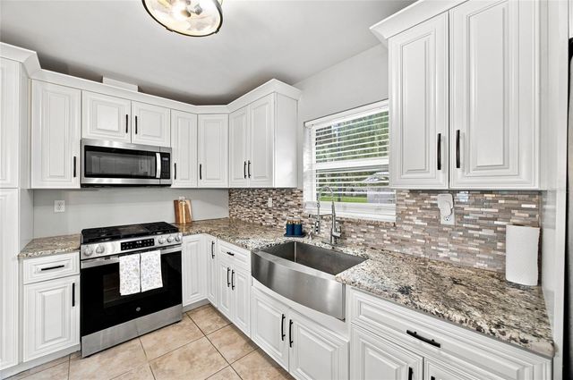 5106 THONOTOSASSA ROAD, Plant City, FL 33565