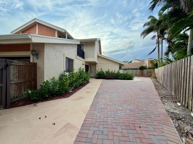 7657 Sierra Terrace W, Boca Raton, FL 33433