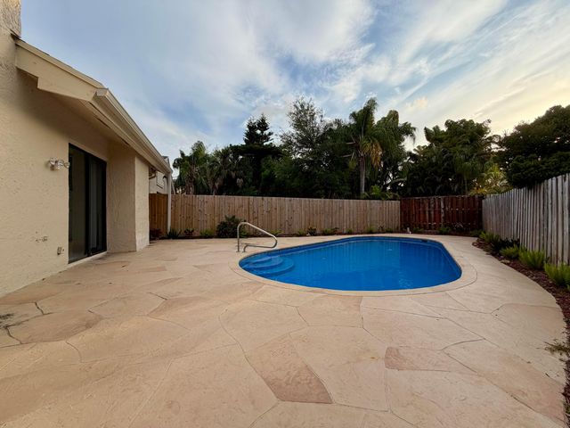 7657 Sierra Terrace W, Boca Raton, FL 33433