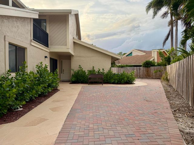7657 Sierra Terrace W, Boca Raton, FL 33433