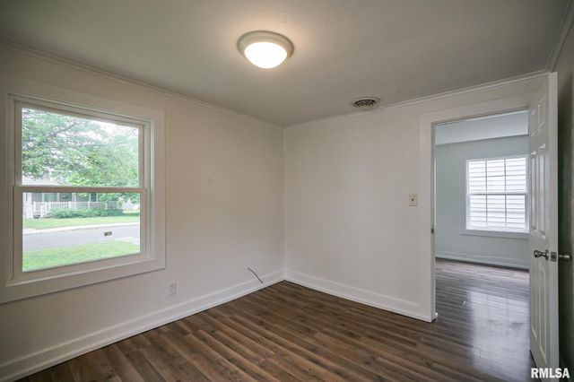 4013 N COLUMBUS Avenue, Peoria, IL 61603