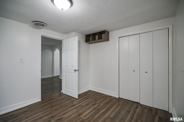 4013 N COLUMBUS Avenue, Peoria, IL 61603