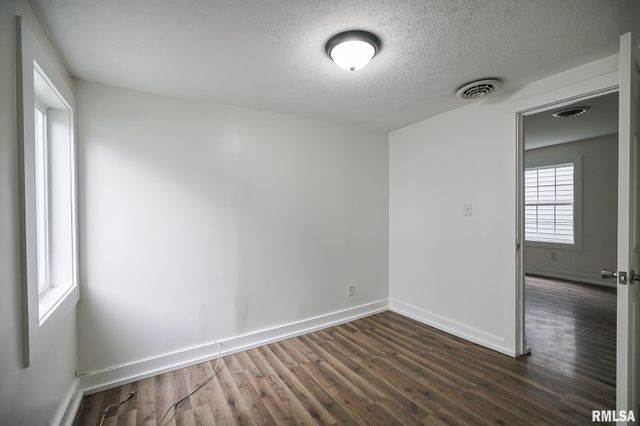 4013 N COLUMBUS Avenue, Peoria, IL 61603