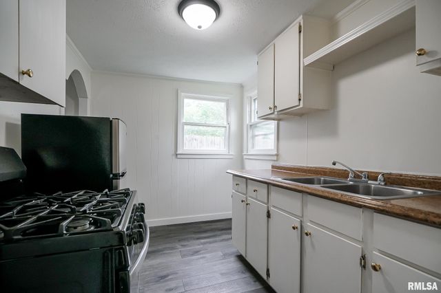 4013 N COLUMBUS Avenue, Peoria, IL 61603