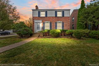 1677 Brys Drive, Grosse Pointe Woods, MI 48236
