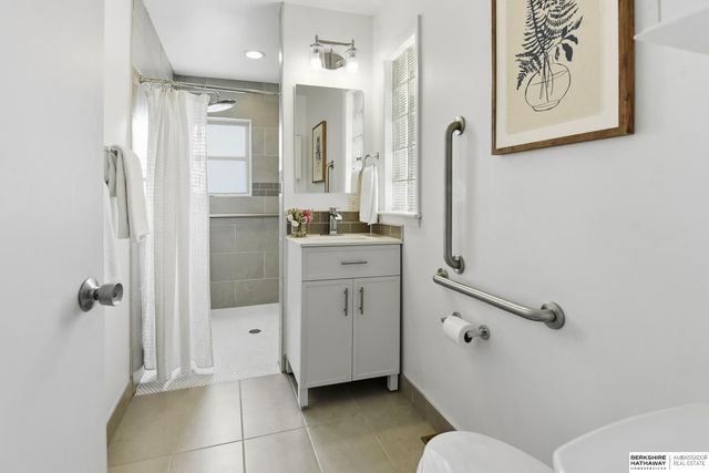 7634 Maple Street, Omaha, NE 68134