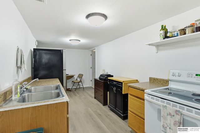 7634 Maple Street, Omaha, NE 68134