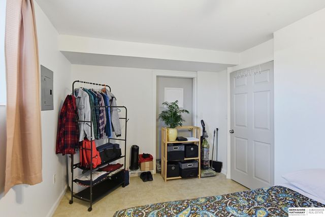 7634 Maple Street, Omaha, NE 68134