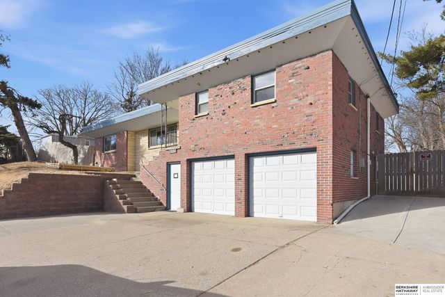 7634 Maple Street, Omaha, NE 68134