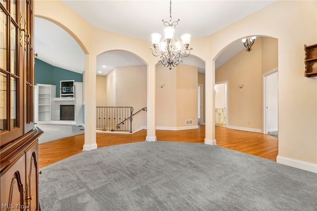 2041 Penhurst Circle NE, North Canton, OH 44720