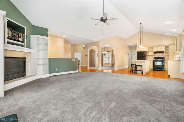 2041 Penhurst Circle NE, North Canton, OH 44720