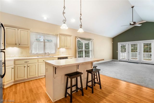 2041 Penhurst Circle NE, North Canton, OH 44720