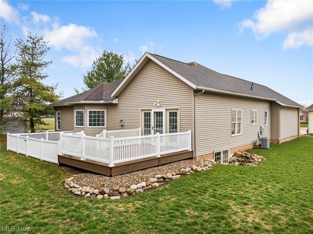 2041 Penhurst Circle NE, North Canton, OH 44720