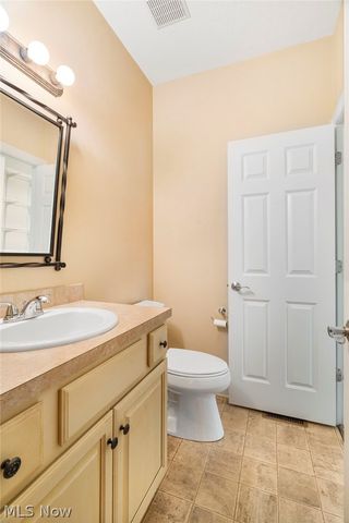 2041 Penhurst Circle NE, North Canton, OH 44720