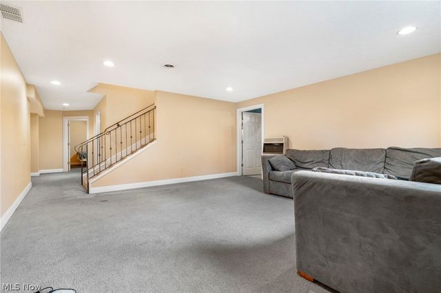 2041 Penhurst Circle NE, North Canton, OH 44720