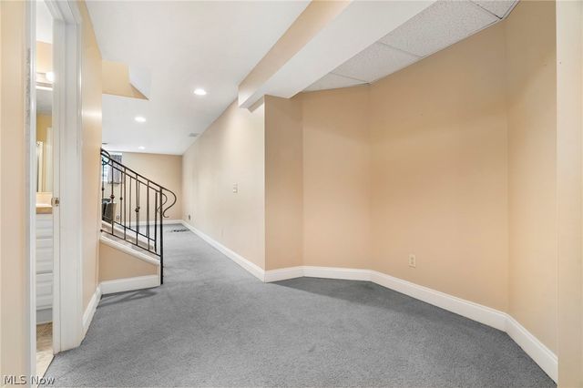 2041 Penhurst Circle NE, North Canton, OH 44720