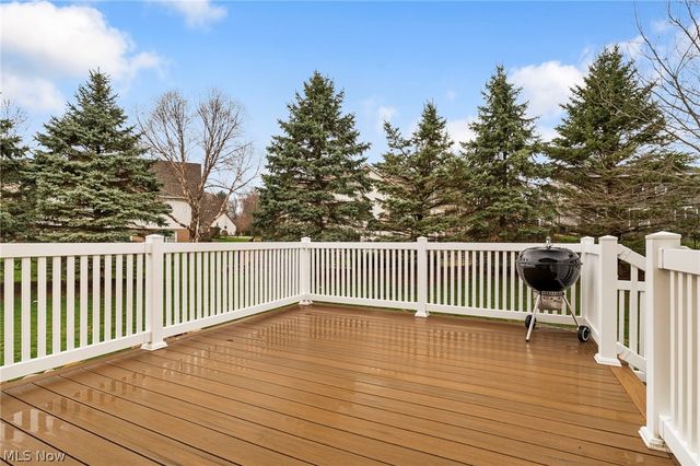 2041 Penhurst Circle NE, North Canton, OH 44720