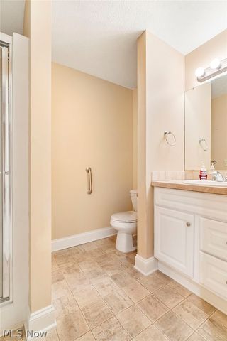 2041 Penhurst Circle NE, North Canton, OH 44720