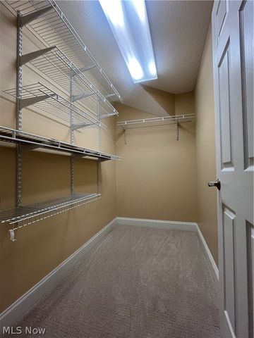 2041 Penhurst Circle NE, North Canton, OH 44720
