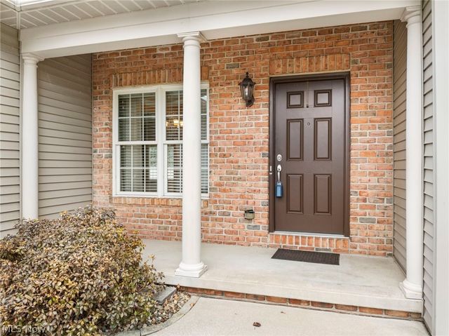 2041 Penhurst Circle NE, North Canton, OH 44720