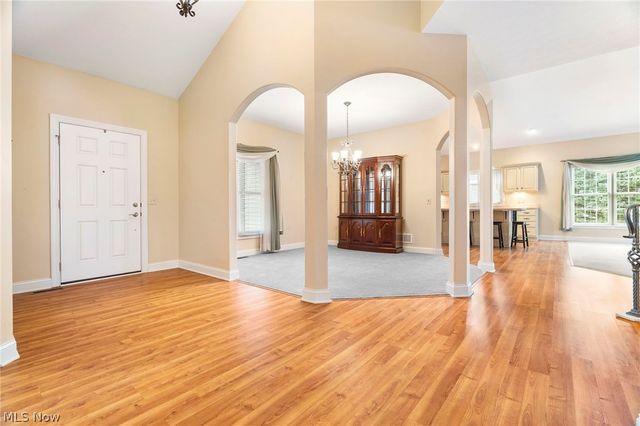 2041 Penhurst Circle NE, North Canton, OH 44720