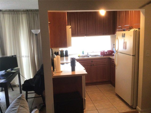 17021 N Bay Rd 625, Sunny Isles Beach, FL 33160