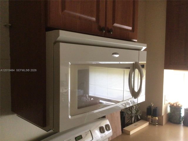17021 N Bay Rd 625, Sunny Isles Beach, FL 33160