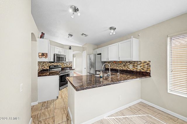 558 W BLUEFIELD Avenue, Phoenix, AZ 85023