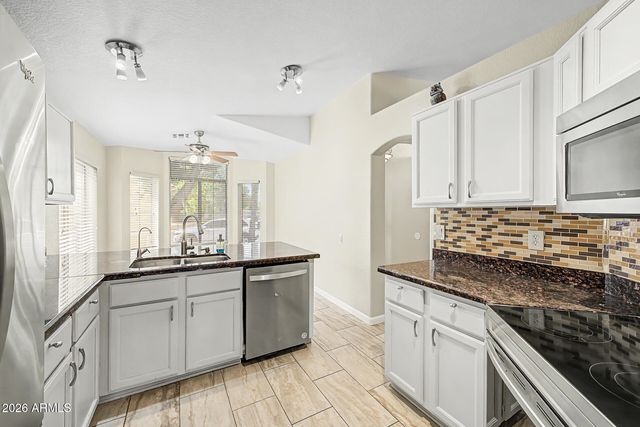 558 W BLUEFIELD Avenue, Phoenix, AZ 85023