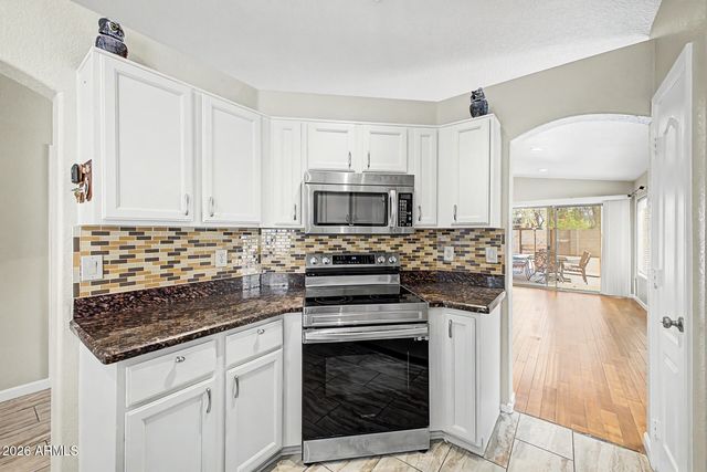 558 W BLUEFIELD Avenue, Phoenix, AZ 85023