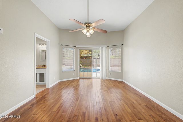 558 W BLUEFIELD Avenue, Phoenix, AZ 85023
