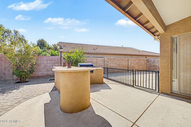 558 W BLUEFIELD Avenue, Phoenix, AZ 85023