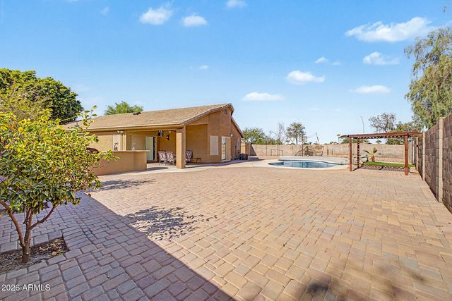 558 W BLUEFIELD Avenue, Phoenix, AZ 85023