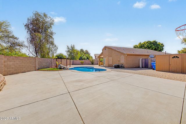 558 W BLUEFIELD Avenue, Phoenix, AZ 85023