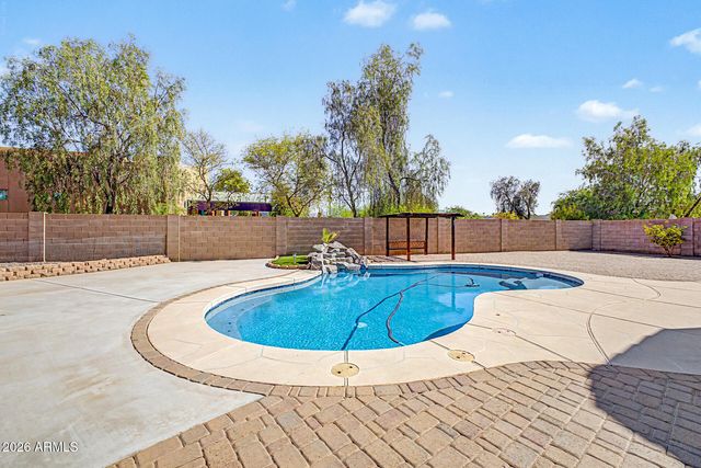 558 W BLUEFIELD Avenue, Phoenix, AZ 85023