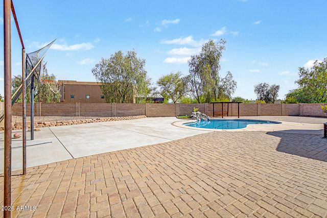 558 W BLUEFIELD Avenue, Phoenix, AZ 85023