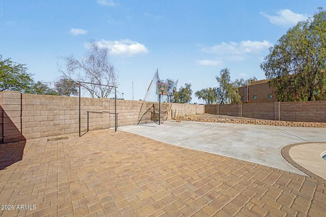 558 W BLUEFIELD Avenue, Phoenix, AZ 85023
