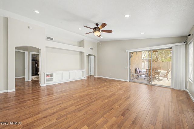 558 W BLUEFIELD Avenue, Phoenix, AZ 85023