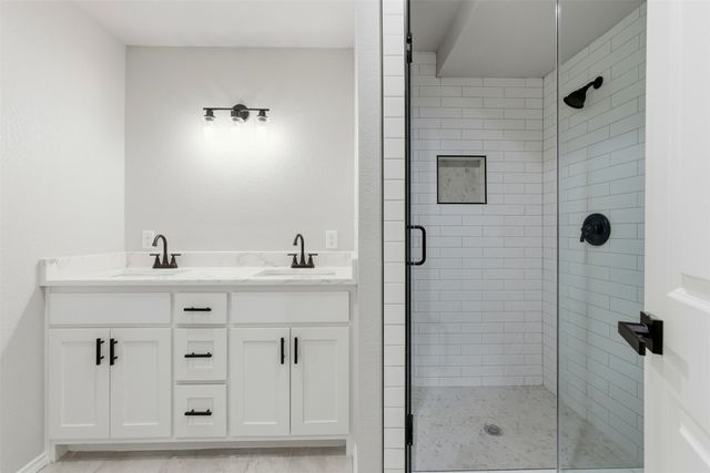 2611 Tisinger Avenue, Dallas, TX 75228