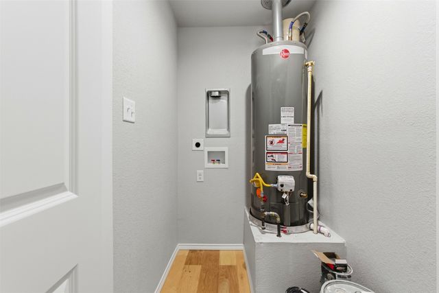 2611 Tisinger Avenue, Dallas, TX 75228