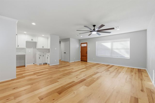 2611 Tisinger Avenue, Dallas, TX 75228