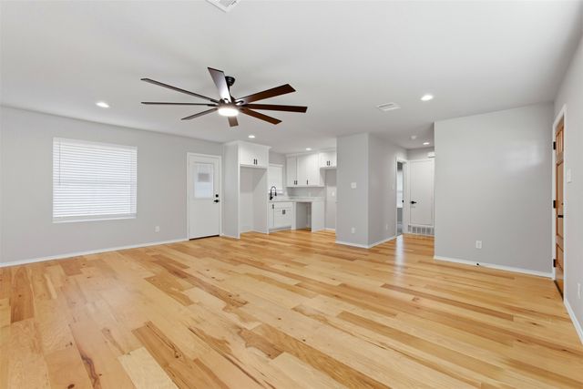 2611 Tisinger Avenue, Dallas, TX 75228