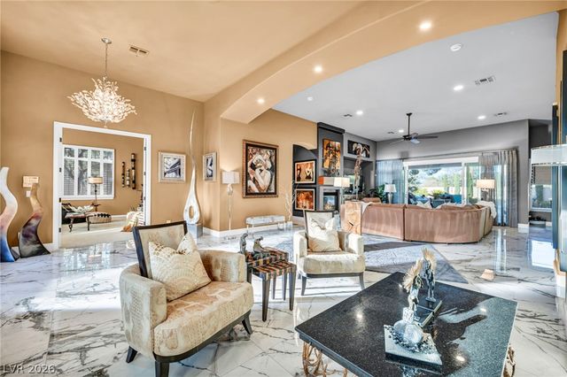 4702 Blue Mesa Way, Las Vegas, NV 89129