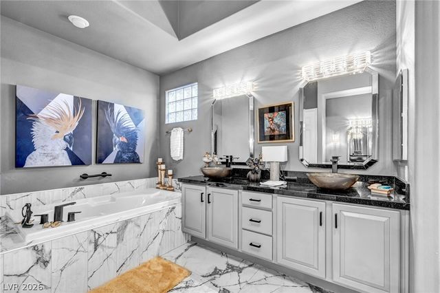 4702 Blue Mesa Way, Las Vegas, NV 89129