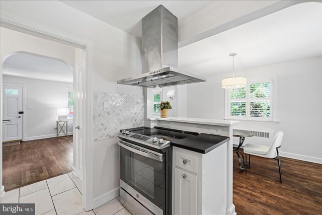 242 ELIZABETH DR, Lancaster, PA 17601