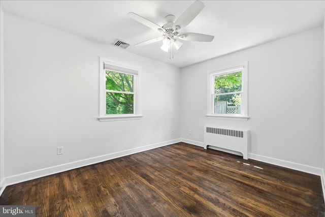 242 ELIZABETH DR, Lancaster, PA 17601