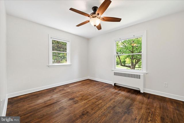242 ELIZABETH DR, Lancaster, PA 17601