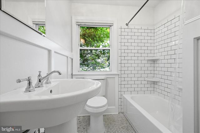 242 ELIZABETH DR, Lancaster, PA 17601