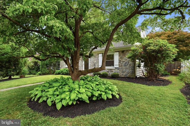 242 ELIZABETH DR, Lancaster, PA 17601