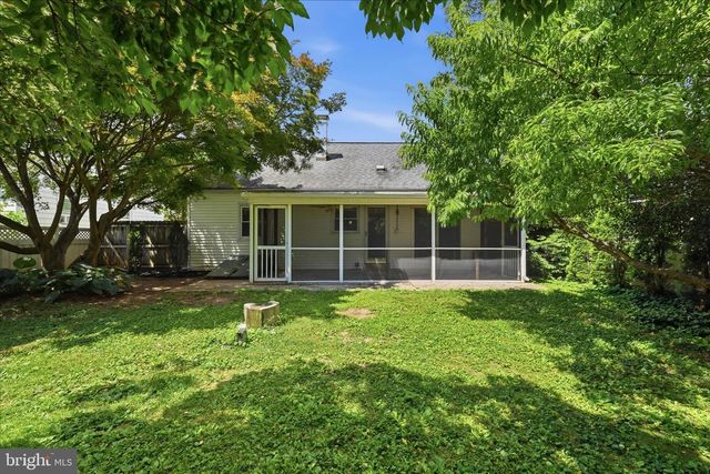 242 ELIZABETH DR, Lancaster, PA 17601